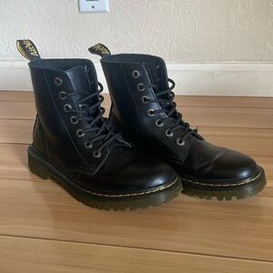 Dr. Martens Luana boots
